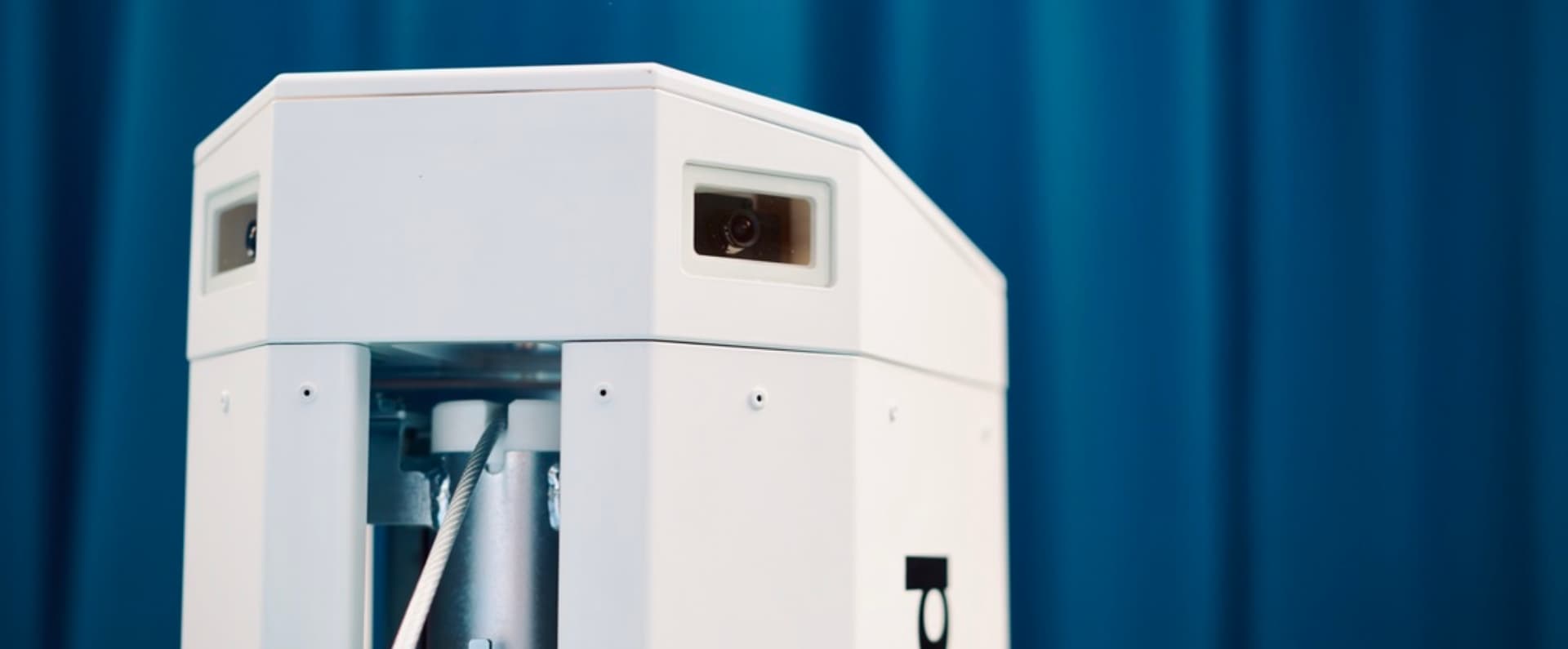 Trainer on a wingfield court