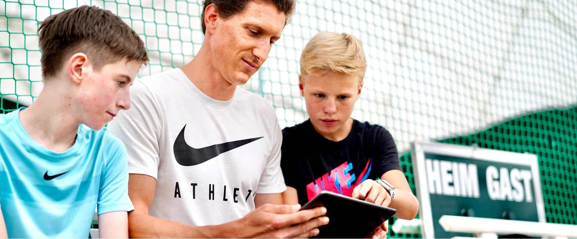 Mark Kevin Göllner on a wingfield court.