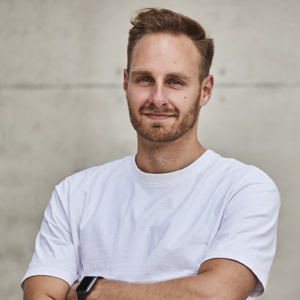 getInTouch.contactPerson.imgAlt