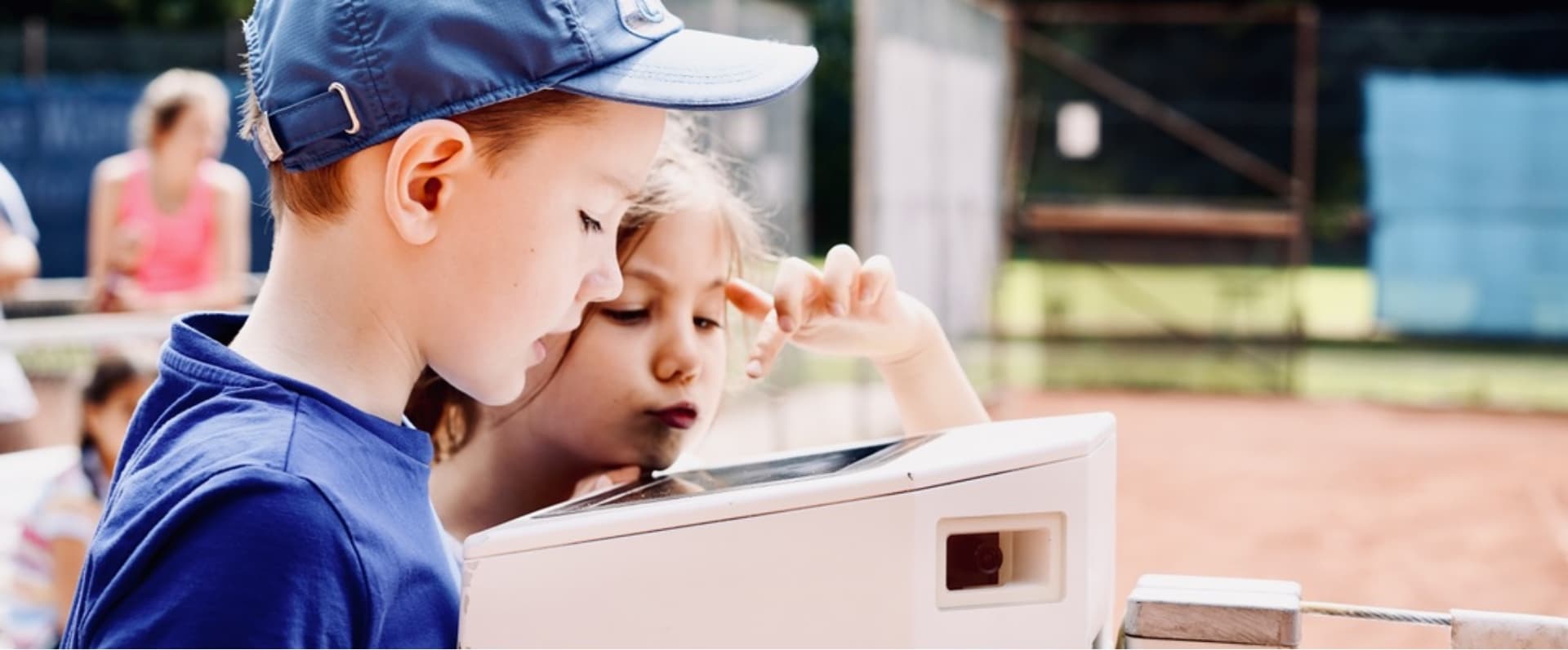 Tennis kids on wingfield box